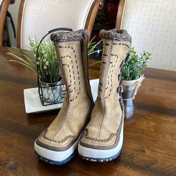 Merrell Women’s Boots - Picture 5 of 13